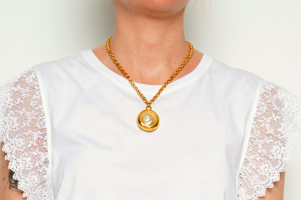 Vintage-Inspired Pearl Pendant with Golden Chain.