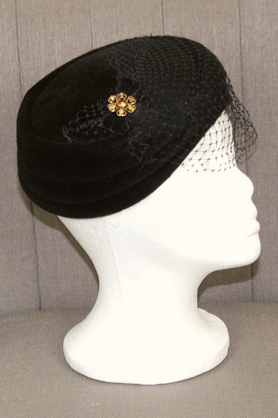 Vintage hat in black
