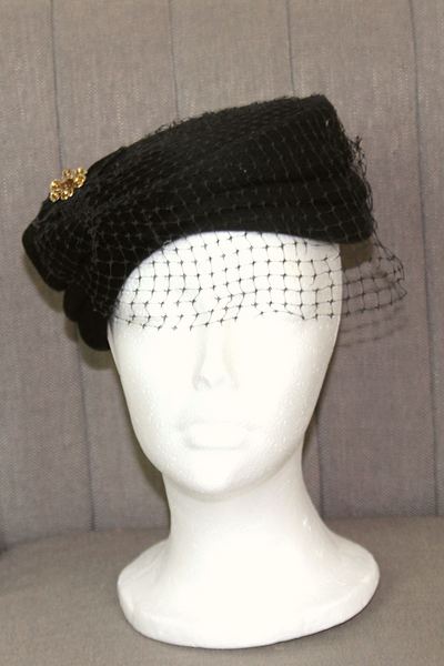 Vintage hat in black