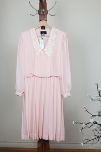 Pink long sleeve pleated dress with lace collar