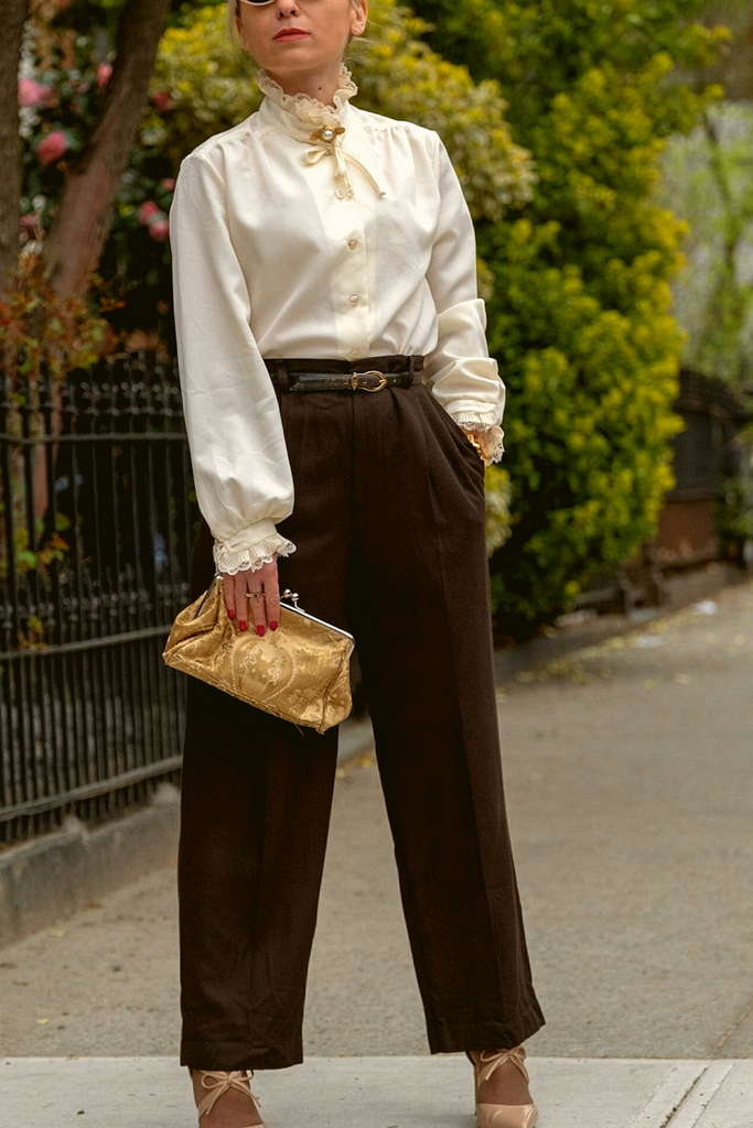 woman wearing brown capri pants #summer #outfits style on Stylevore