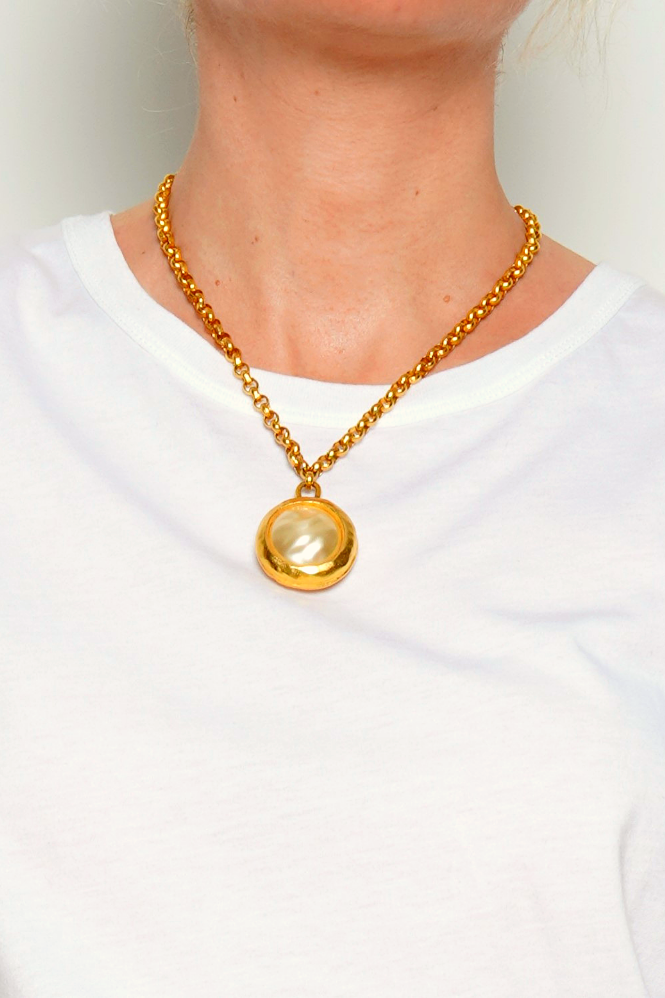 Vintage-Inspired Pearl Pendant with Golden Chain.
