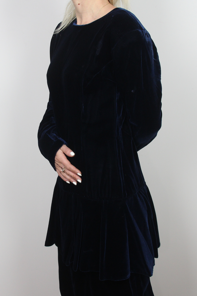 Vintage Ann Taylor dark blue velvet dress, button down back. – taegclothing Vintage Ann Taylor dark blue velvet dress, button down back. – taegclothing